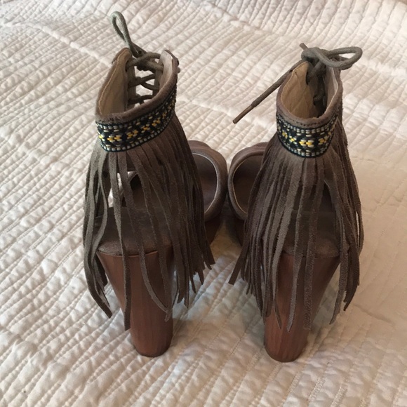 NIB- Mi.iM Pavlina Lace Up Fringe Chunky Heels - Picture 3 of 8